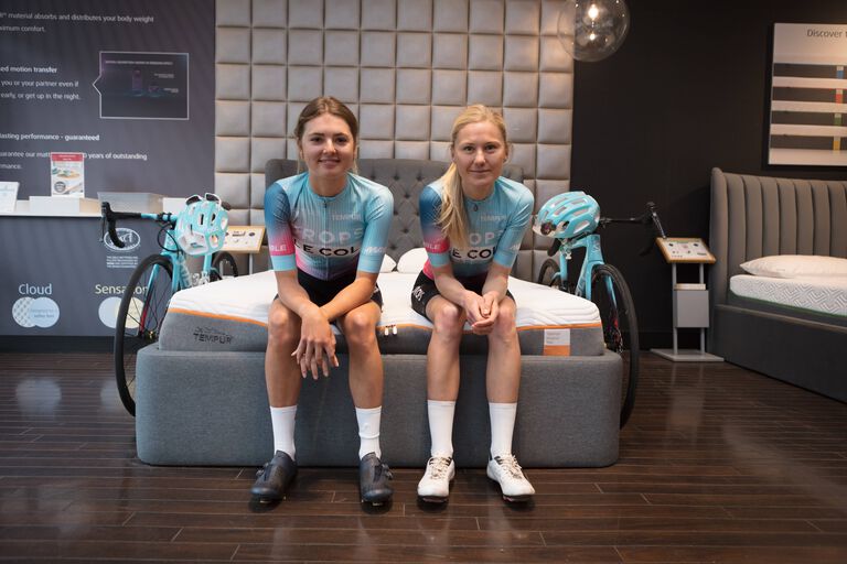 Cyclists sitting on a Tempur bed